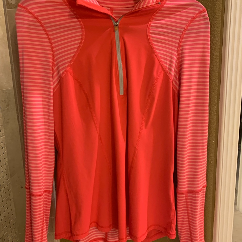 Long sleeve athletic shirt